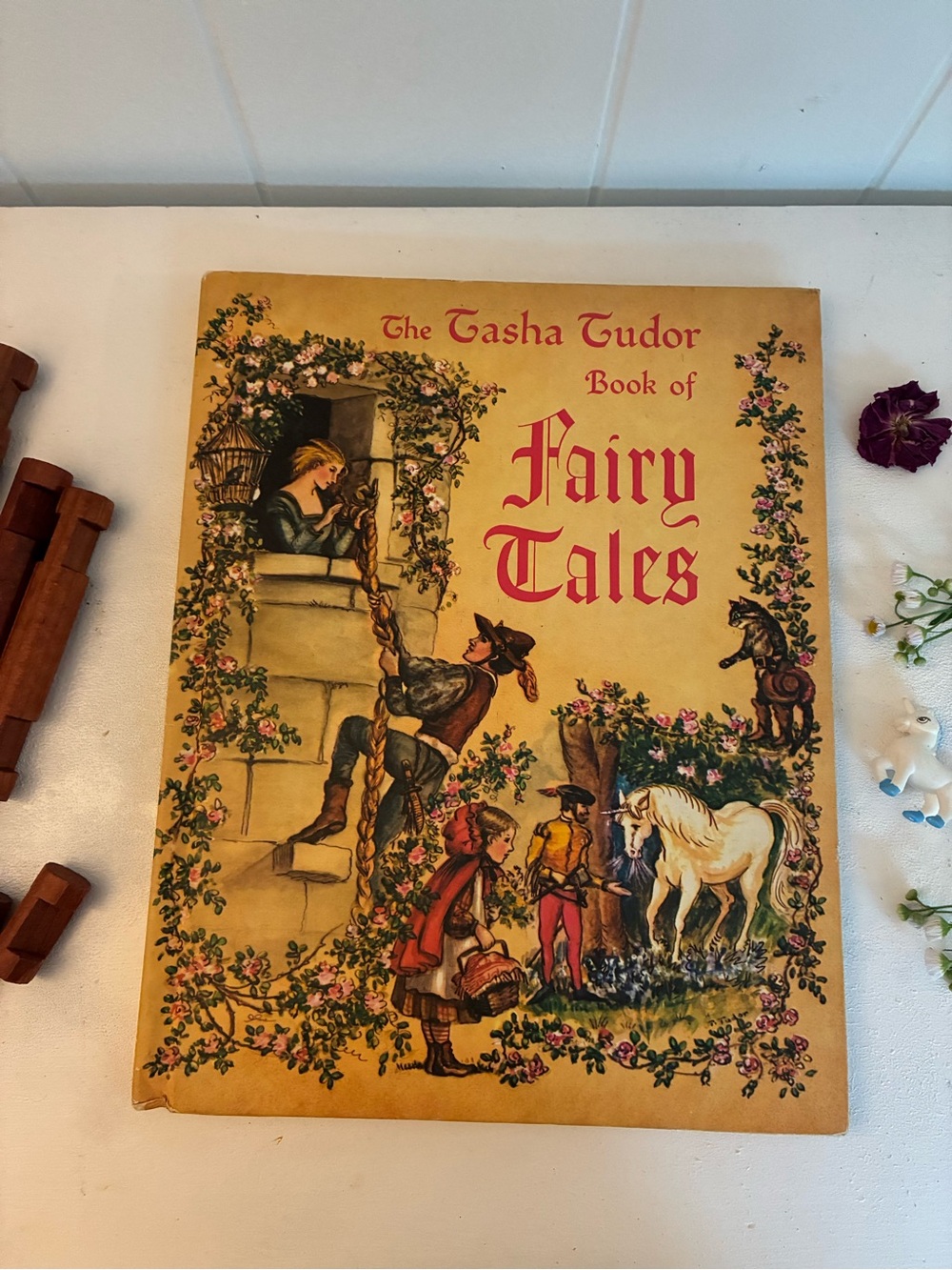 The Tasha Tudor Book of Fairy Tales - Illustrated Hardcover 1969 ISBN 0822842009